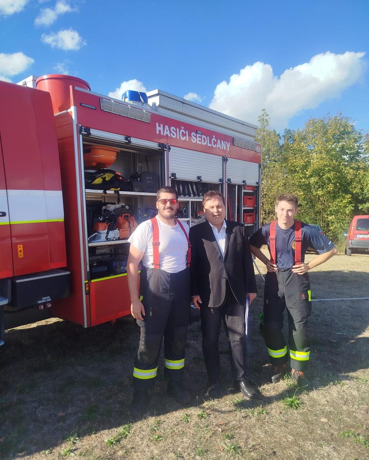 S hasiči ze Sedlčan, kteří celé odpoledne odsloužili dobrovolně