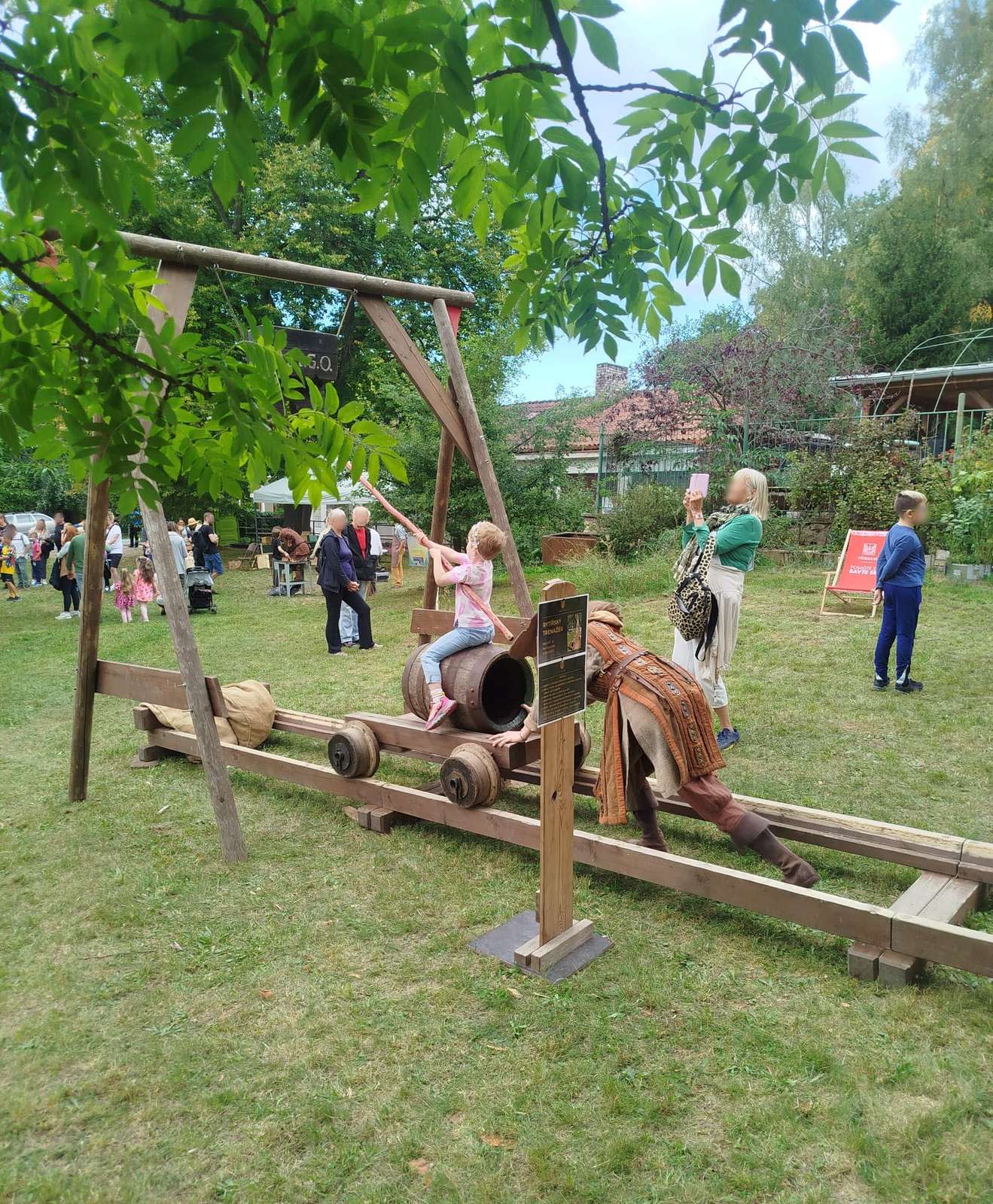 Rytířský trenažér — kdo se trefí kopím do terče, může si říkat rytíř